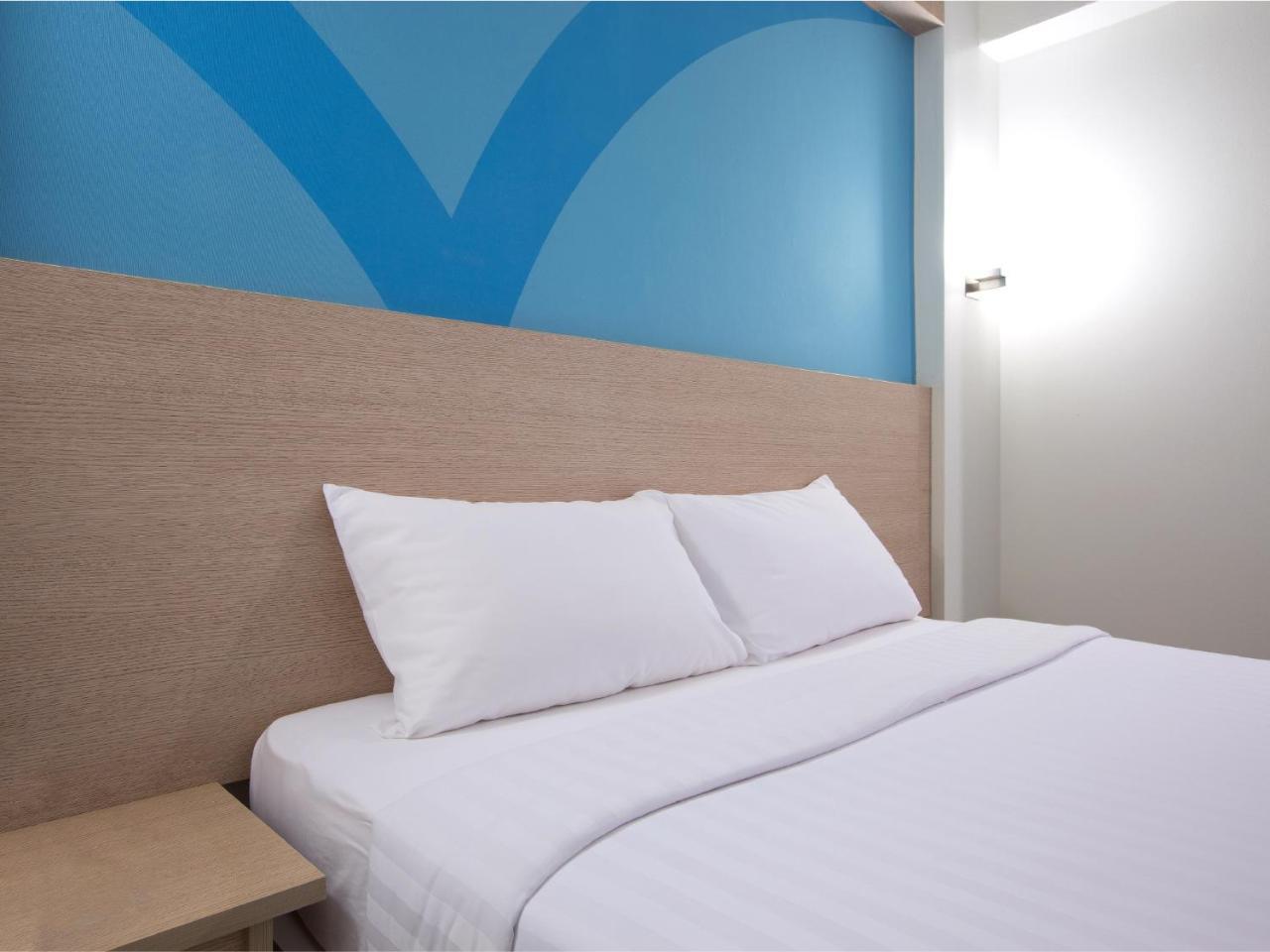 Hop Inn Hotel Tomas Morato Quezon City Esterno foto